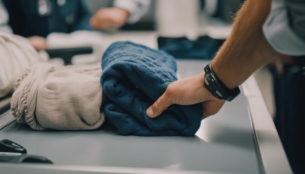 blankets allowed on planes