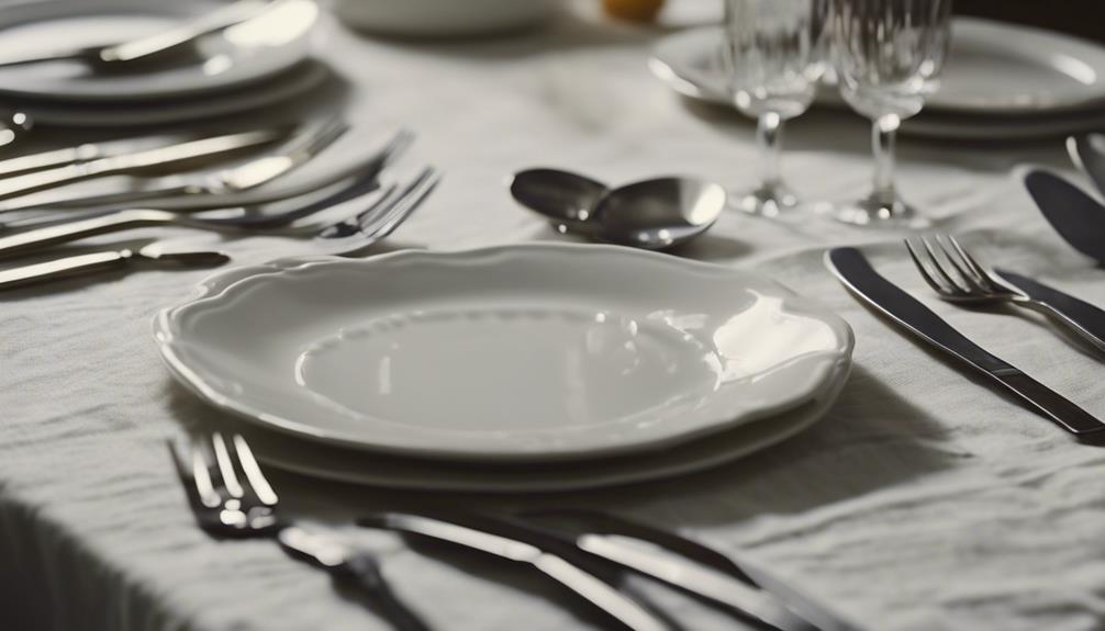 dining etiquette with silverware